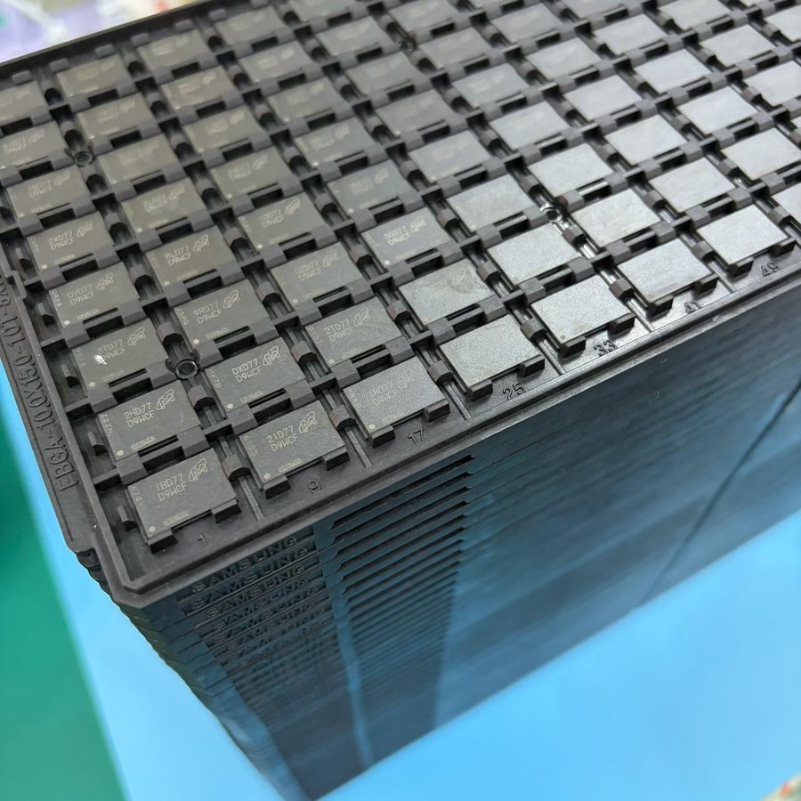 Anti-static trays with memory chips